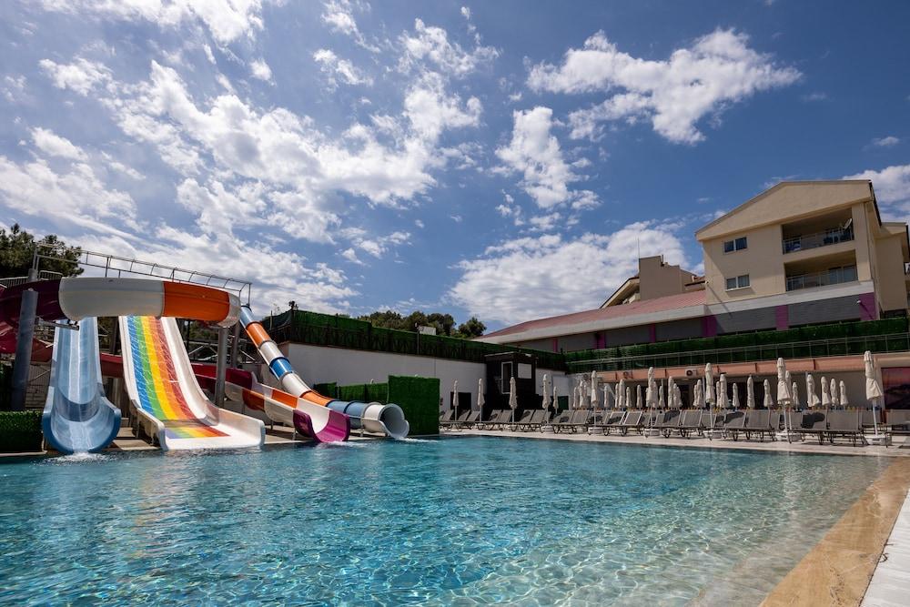 RAMADA HOTEL & SUITES BY WYNDHAM KUSADASI — KUSADASI — fotografie hotel nr. 29