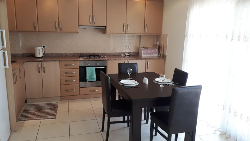 GORGEOUS 2 BED PRIVATE GROUND FLOOR HOME IN ONE OF SIDES MOST EXCLUSIVE COMMUNI — SIDE — фотография отеля №8