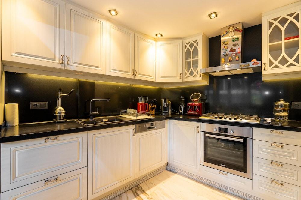 BOSPHORUS VIEW DUPLEX W TERRACE IN ORTAKOY — ISTANBUL — фотография отеля №11