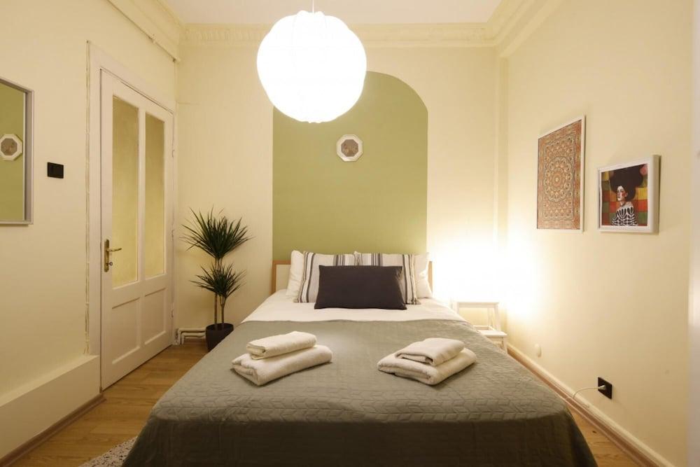 VIBRANT FLAT WITH EXCELLENT LOCATION IN BEYOGLU — ISTANBUL — fotografie hotel nr. 5