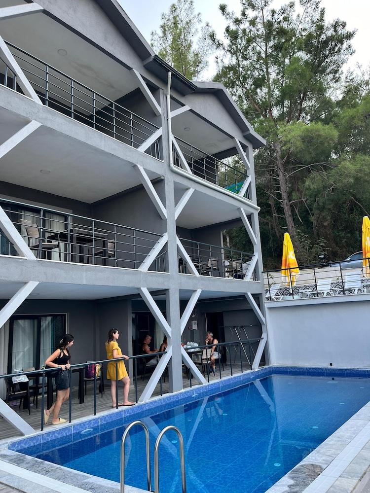 MAI APART — SARIGERME