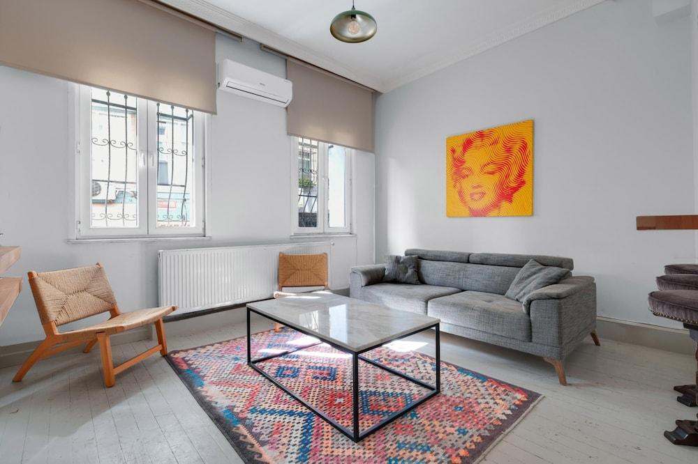 COZY FLAT WITH BALCONY 5 MIN TO GALATA TOWER — ISTANBUL — fotografie hotel nr. 2