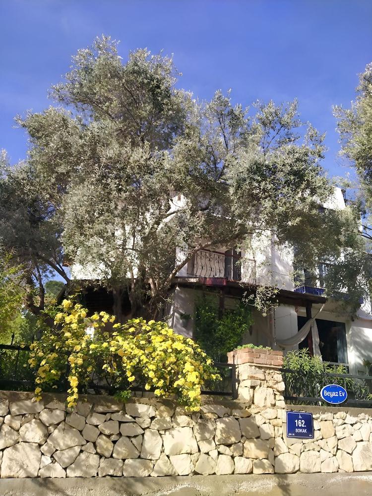 BEYAZ EV PANSIYON (ADULTS ONLY) — SEFERIHISAR