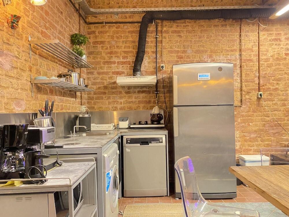 CENTRALLY LOCATED HISTORICAL FLAT IN BEYOGLU — ISTANBUL — fotografie hotel nr. 15