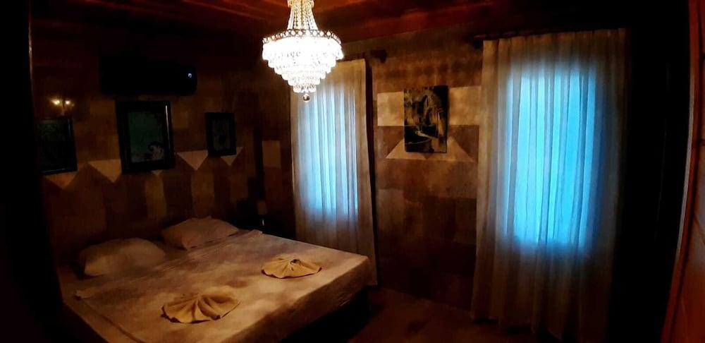 STUNNING 10 BEDROOM VILLA IN DALYAN — DALYAN — фотография отеля №2