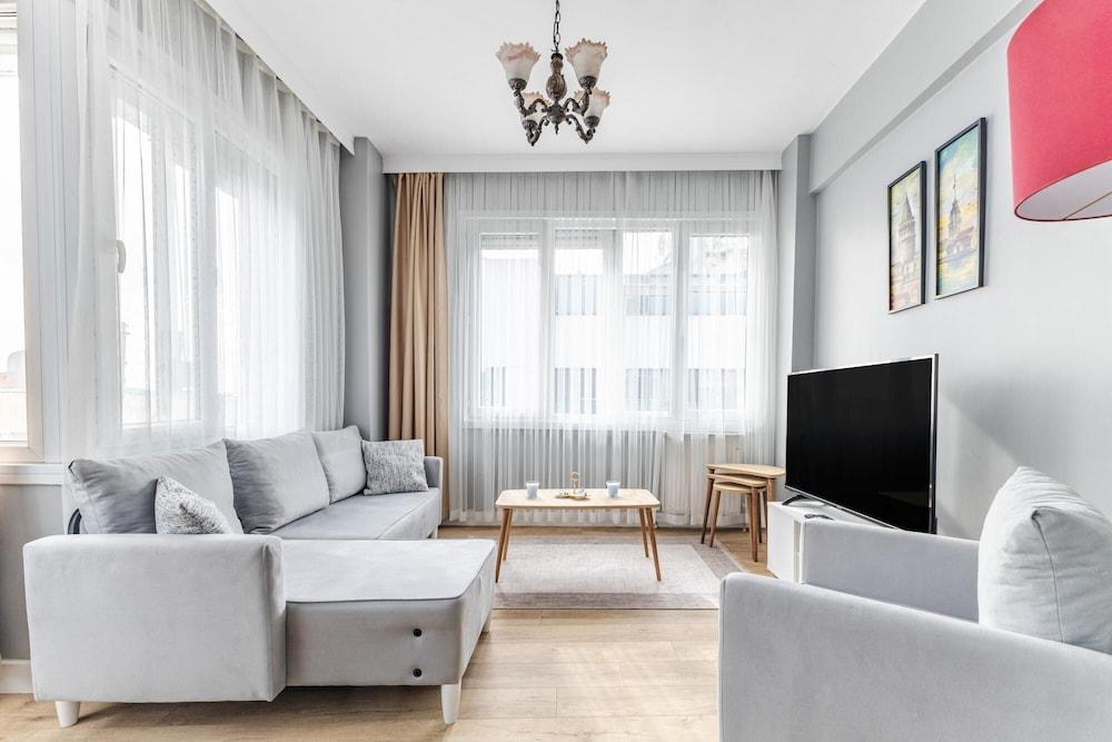 MODERN STYLISH COZY FLAT IN THE HEART OF KADIKOY — ISTANBUL — фотография отеля №2