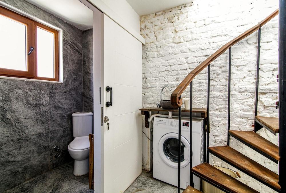 SINGLE HOUSE LUMINOUS AND CHIC FLAT IN FATIH — ISTANBUL — фотография отеля №11