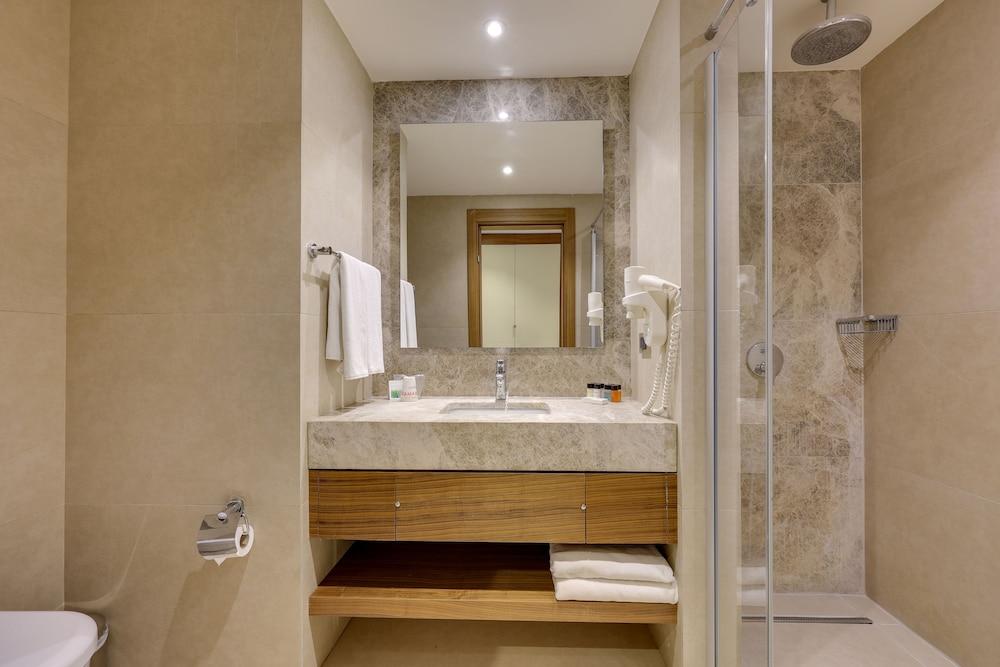 RAMADA HOTEL & SUITES BY WYNDHAM KUSADASI — KUSADASI — fotografie hotel nr. 21