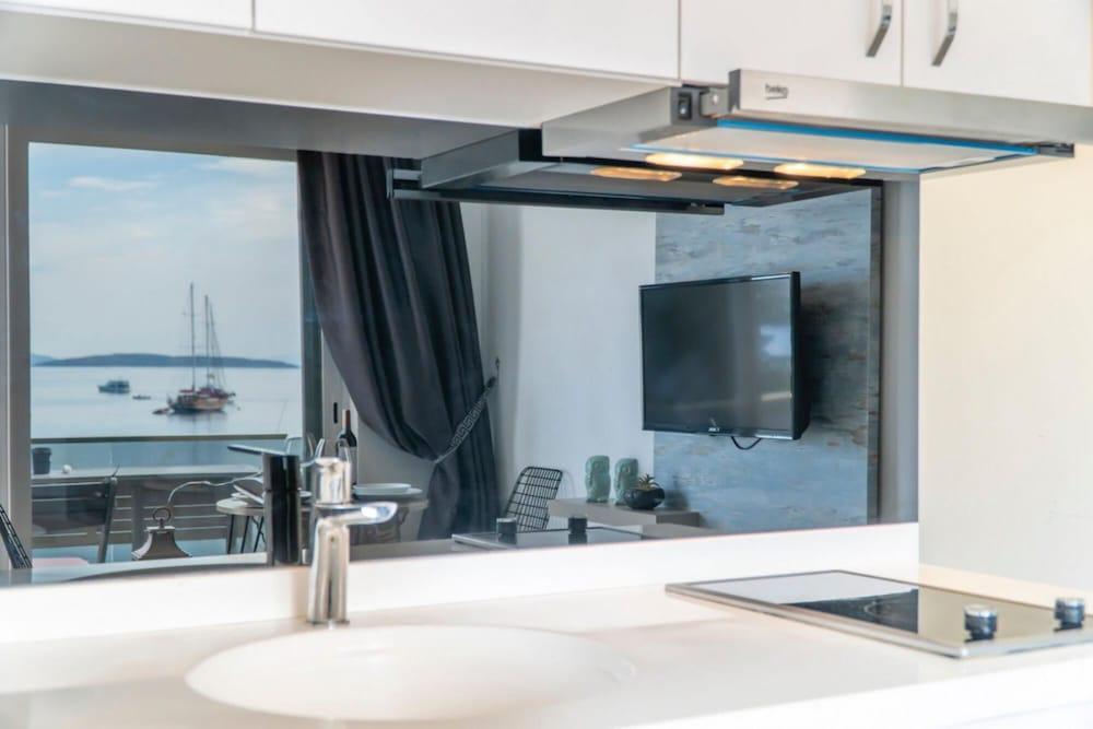 SEAFRONT FLAT WITH EXCELLENT SEA VIEW IN BODRUM — BODRUM — фотография отеля №28