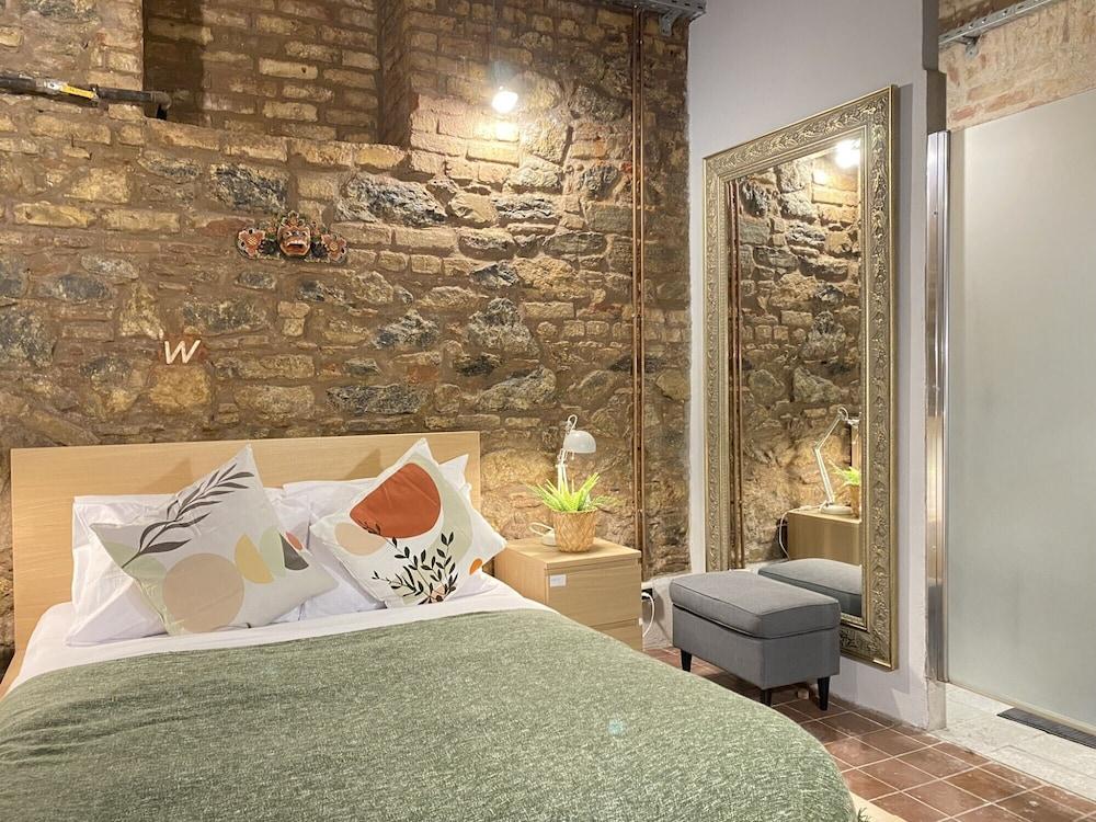 CENTRALLY LOCATED HISTORICAL FLAT IN BEYOGLU — ISTANBUL — fotografie hotel nr. 11