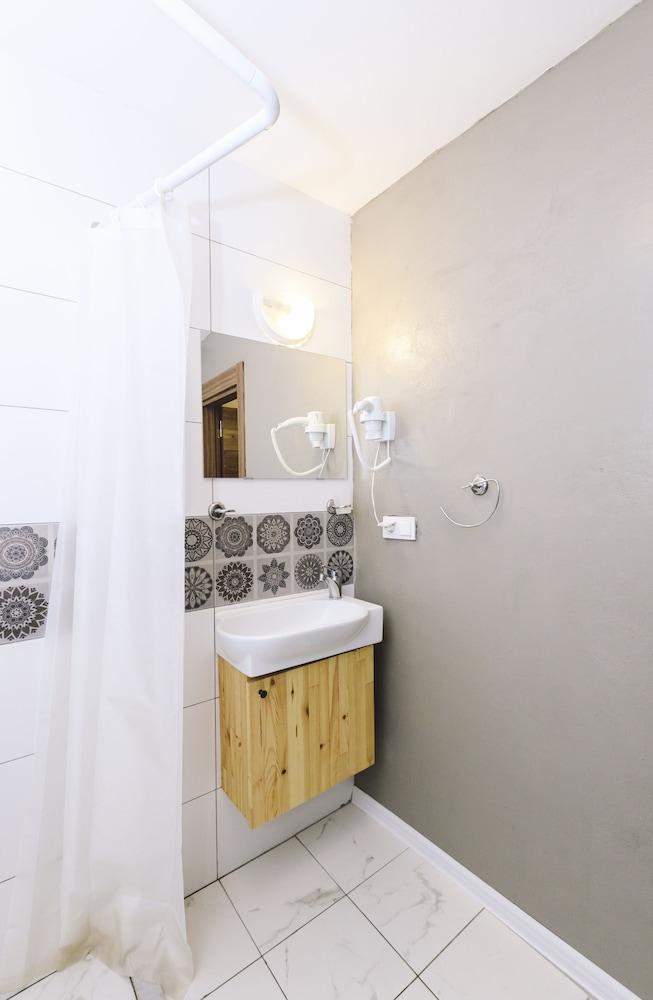 FULLY EQUIPPED ROOM AT TAKSIM — ISTANBUL — фотография отеля №5
