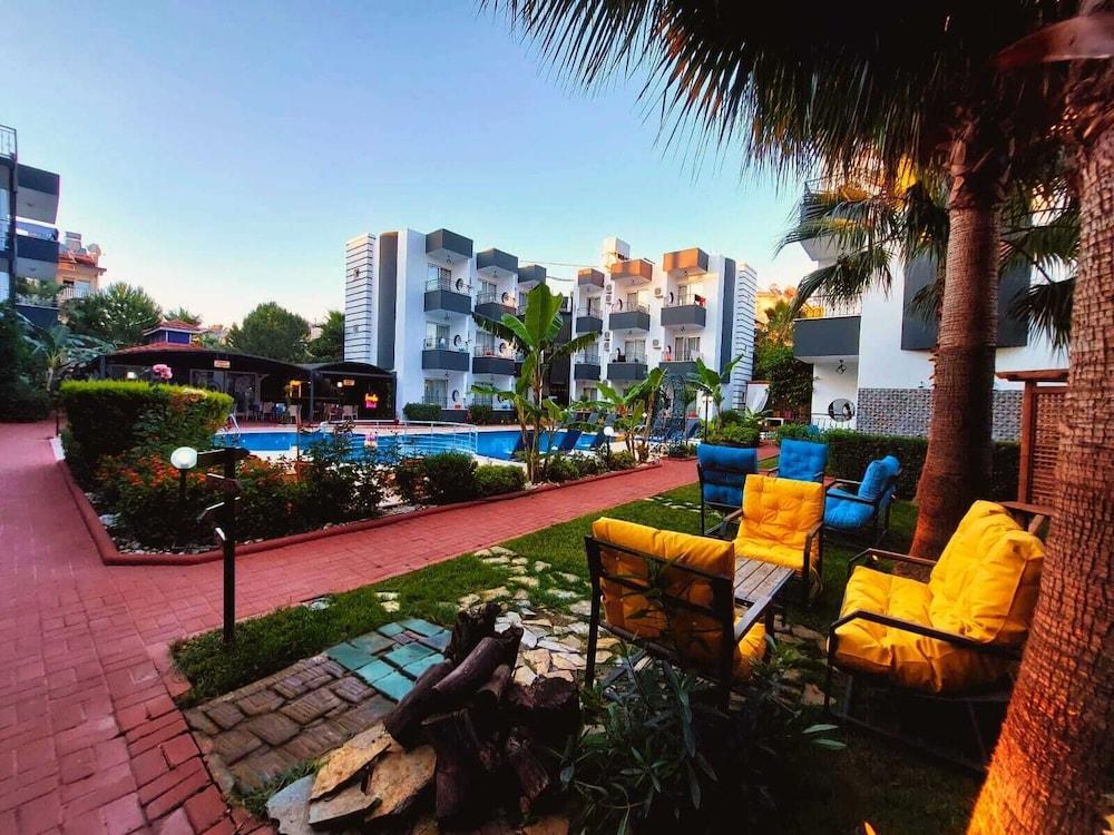 SUMMER ROSE HOTEL — SIDE
