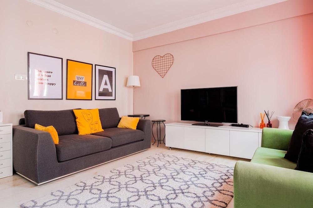 LOVELY FLAT W BALCONY 5 MIN TO ISTIKLAL AVE — ISTANBUL — фотография отеля №10