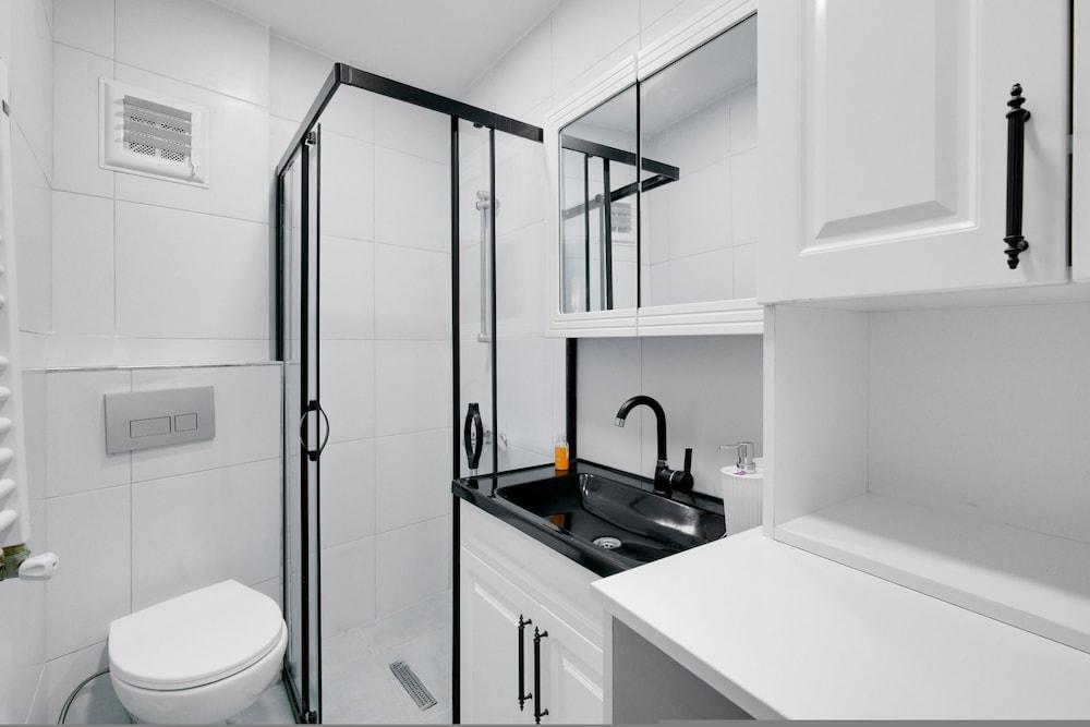 COZY FLAT 10 MIN TO MARMARAY AND USKUDAR COAST — ISTANBUL — fotografie hotel nr. 5