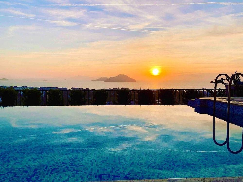 BODRUM - 5 BEDROOMS VILLA WITH HEATED POOL — BODRUM