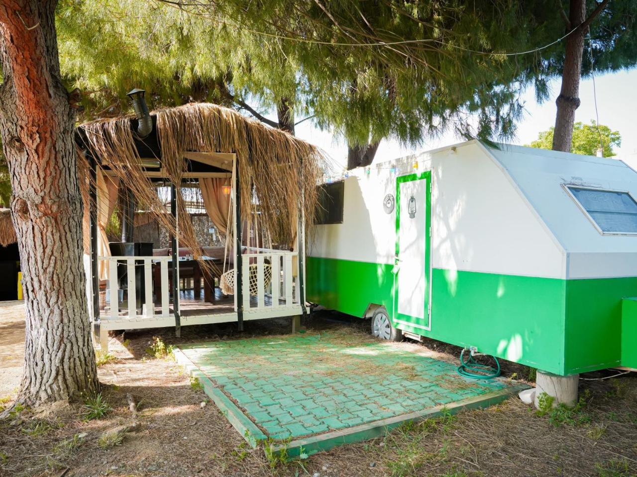 MONA GLAMPING CARAVAN SUITES — SEFERIHISAR — фотография отеля №2