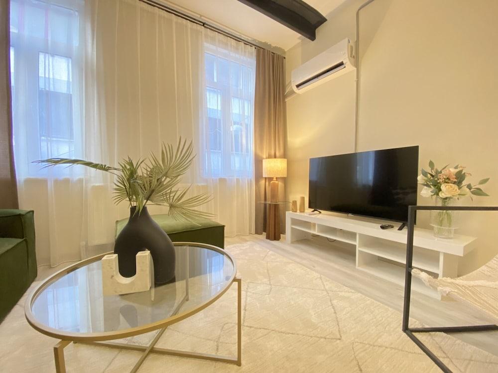 GEM OF GALATA DISCOVER RENOVATED FLAT — ISTANBUL — фотография отеля №20