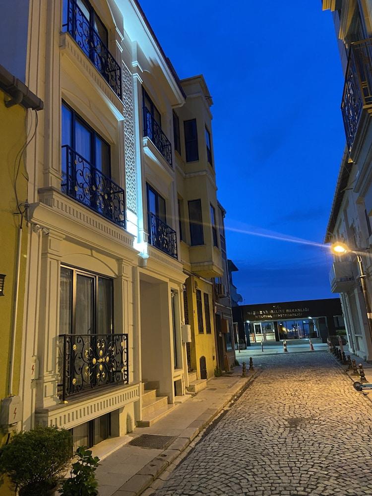 PEGE HOTEL — ISTANBUL