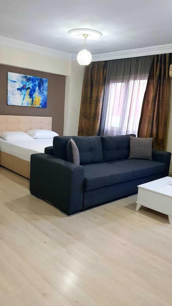 DENIZ SUIT — ISTANBUL