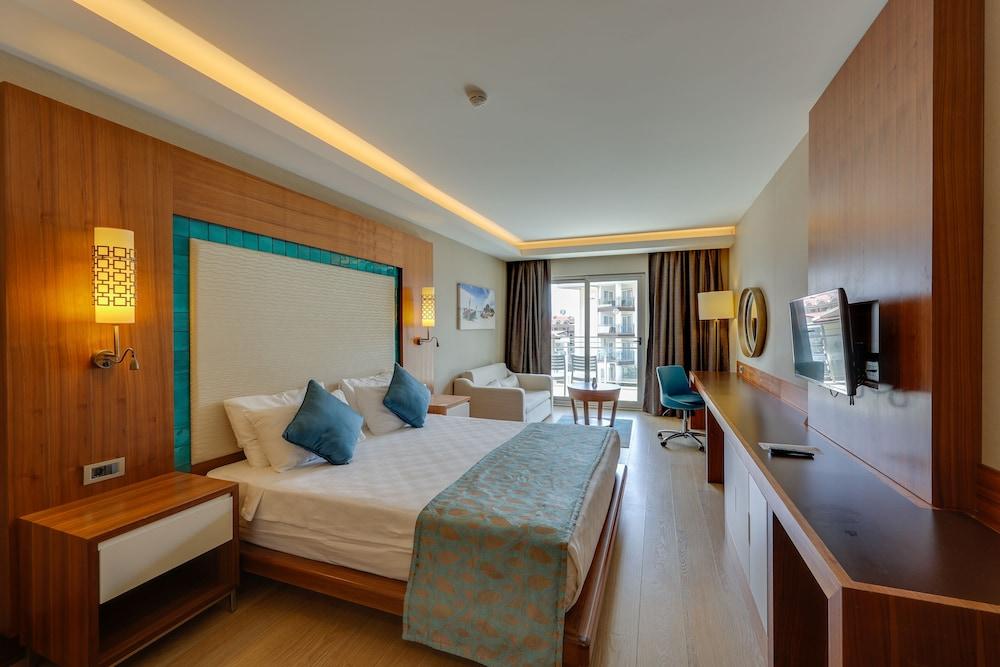 RAMADA HOTEL & SUITES BY WYNDHAM KUSADASI — KUSADASI — fotografie hotel nr. 8