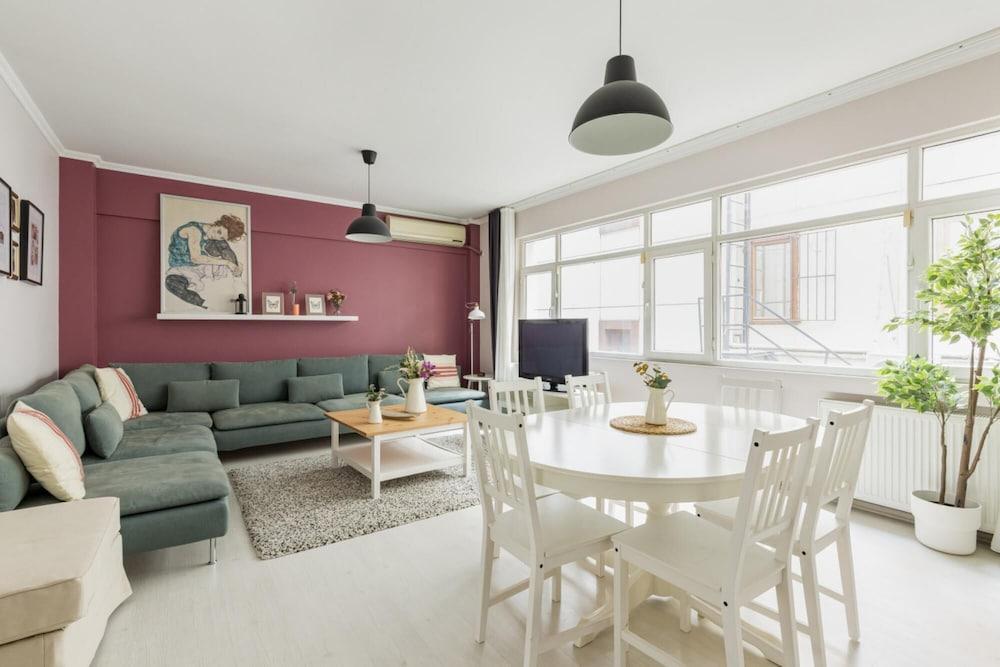 MISSAFIR STYLISH AND CENTRAL FLAT IN NISANTASI — ISTANBUL