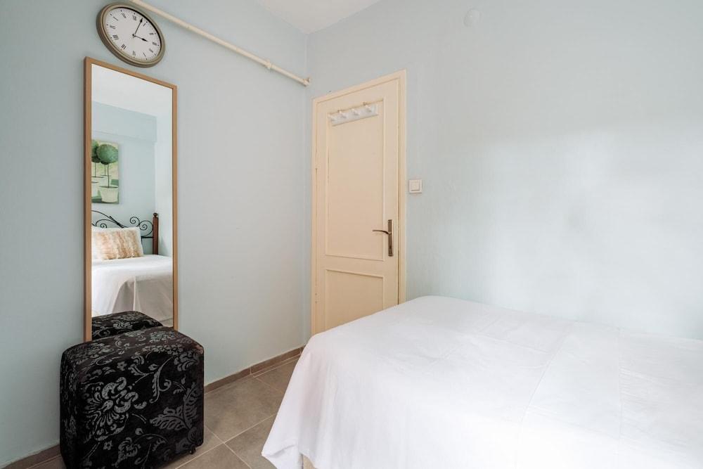 LOVELY FLAT W BALCONY 5 MIN TO ISTIKLAL AVE — ISTANBUL — фотография отеля №11