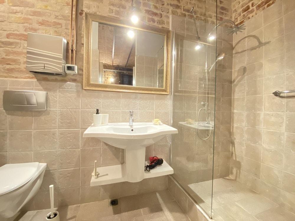 CENTRALLY LOCATED HISTORICAL FLAT IN BEYOGLU — ISTANBUL — fotografie hotel nr. 9