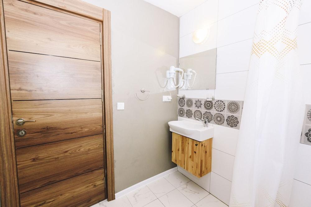 COZY PRIVATE ROOM AT TAKSIM — ISTANBUL — фотография отеля №9