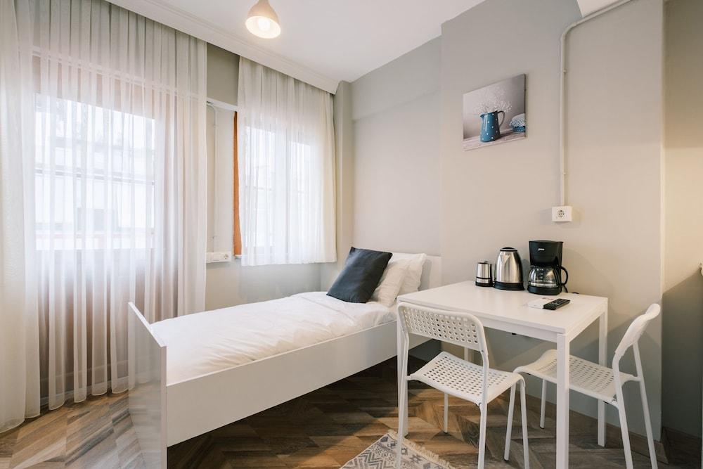 STUDIO WITH A SEA VIEW BALCONY IN BAKIRKOY — ISTANBUL — фотография отеля №2