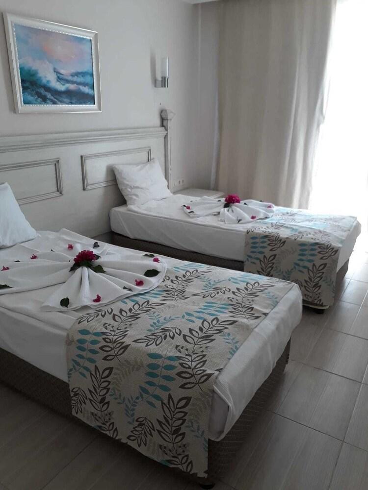DICKMANN ELITE HOTEL — SIDE — фотография отеля №2