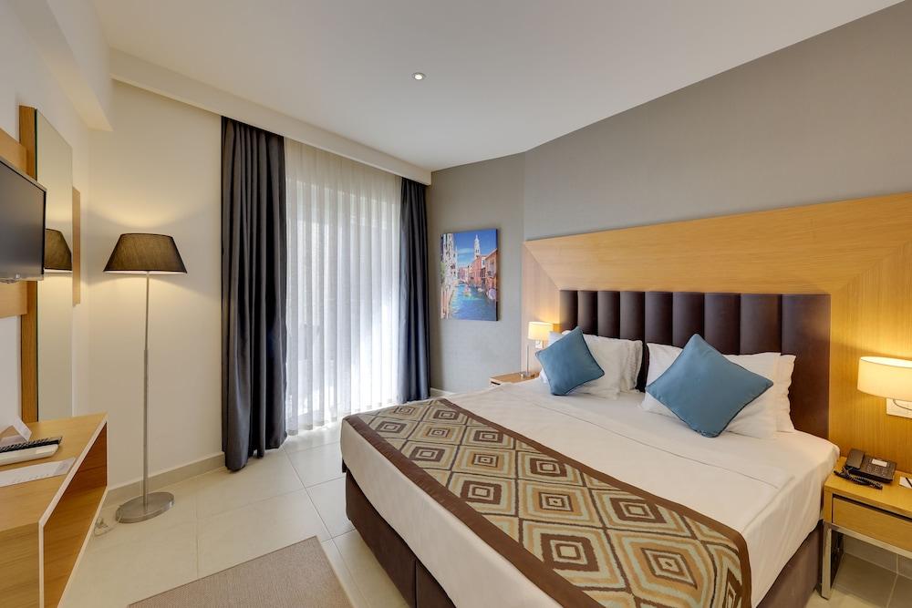 RAMADA HOTEL & SUITES BY WYNDHAM KUSADASI — KUSADASI — fotografie hotel nr. 12