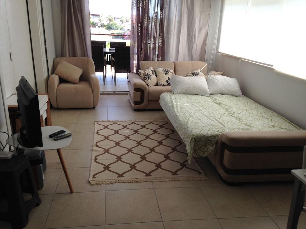 BABYLON 40 - 2 BED PRIVATE HOME SLEEPS UP TO 6 CLOSE TO EVERYTHING — SIDE — фотография отеля №29
