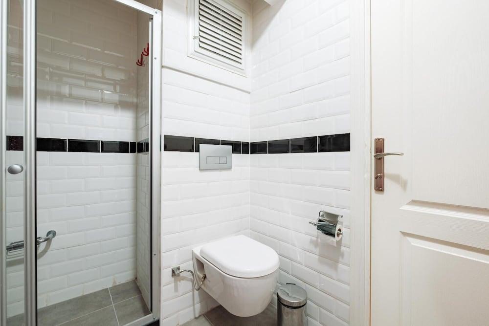 LOVELY FLAT W BALCONY 5 MIN TO ISTIKLAL AVE — ISTANBUL — фотография отеля №13