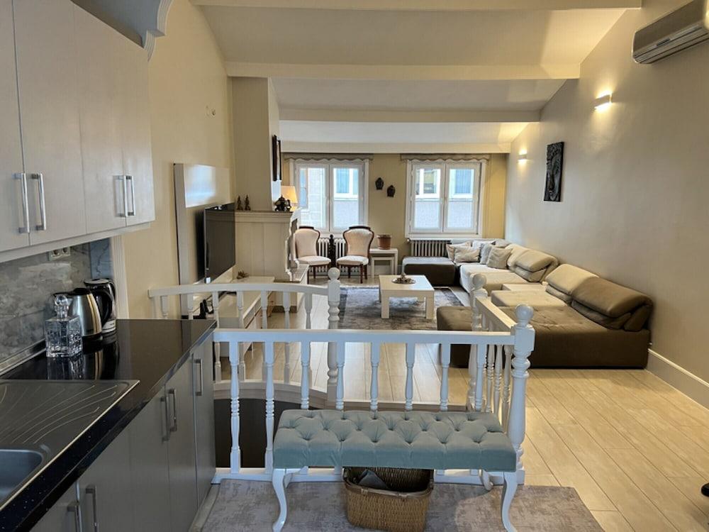 SLEEK FLAT CLOSE TO OSMANBEY METRO STATION — ISTANBUL — fotografie hotel nr. 9