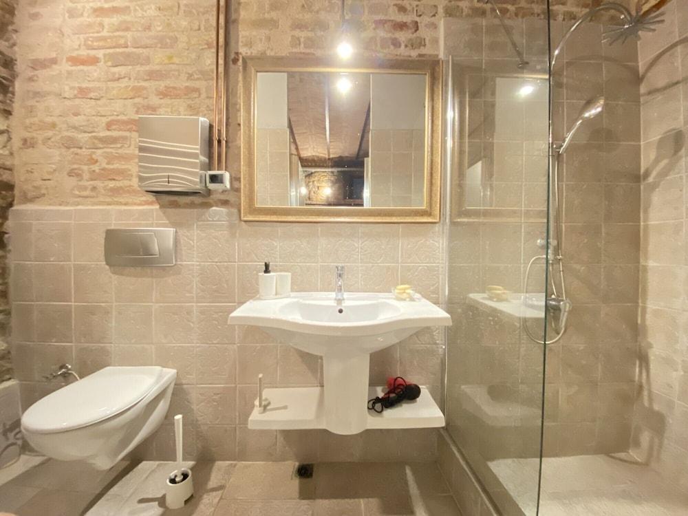 CENTRALLY LOCATED HISTORICAL FLAT IN BEYOGLU — ISTANBUL — fotografie hotel nr. 8