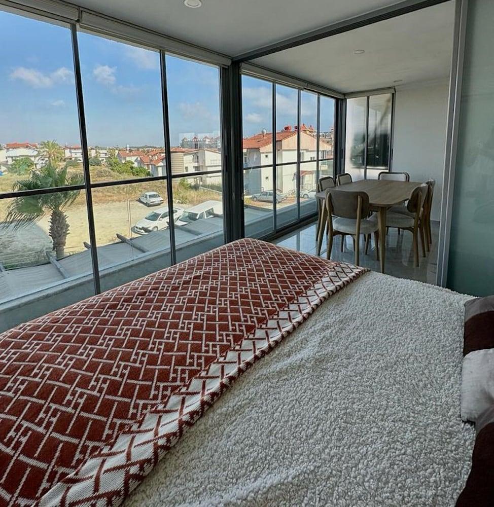 BABYLON 40 - 2 BED PRIVATE HOME SLEEPS UP TO 6 CLOSE TO EVERYTHING — SIDE — фотография отеля №4