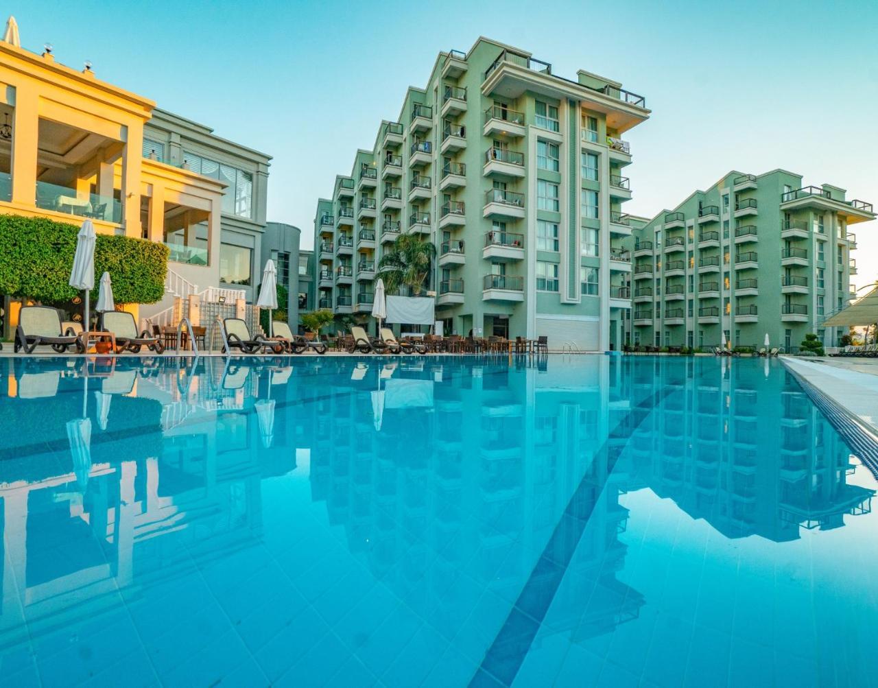ROYAL ATLANTIS SPA & RESORT — SIDE