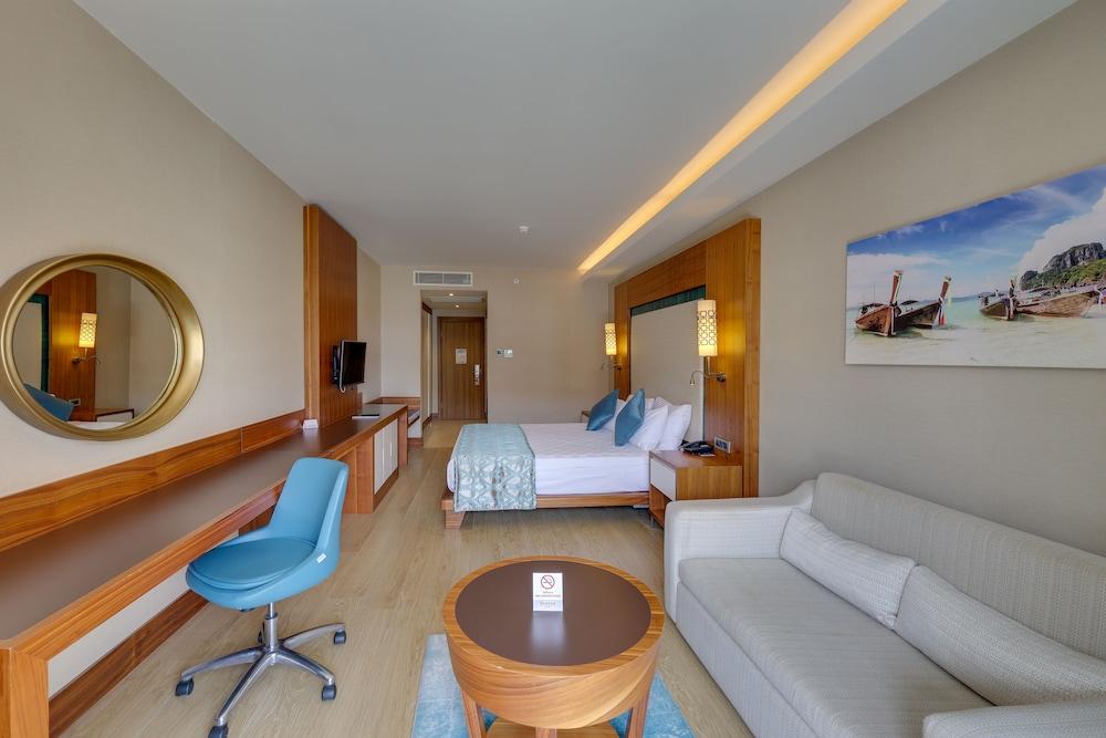 RAMADA HOTEL & SUITES BY WYNDHAM KUSADASI — KUSADASI — fotografie hotel nr. 11