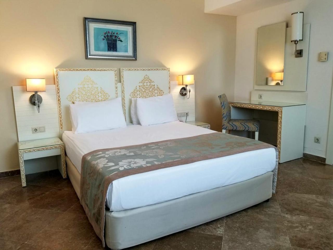 CRYSTAL ADMIRAL RESORT SUITES & SPA — SIDE — фотография отеля №19