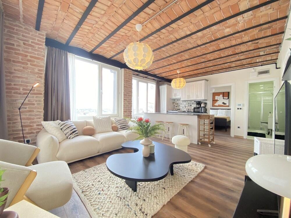 FLAT W CITY VIEW NEAR GALATA TOWER IN ISTIKLAL AVE — ISTANBUL