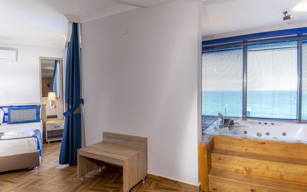 RELAX BEACH HOTEL — ALANYA