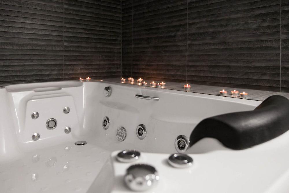 STUDIO WITH HOT TUB — ISTANBUL — фотография отеля №17