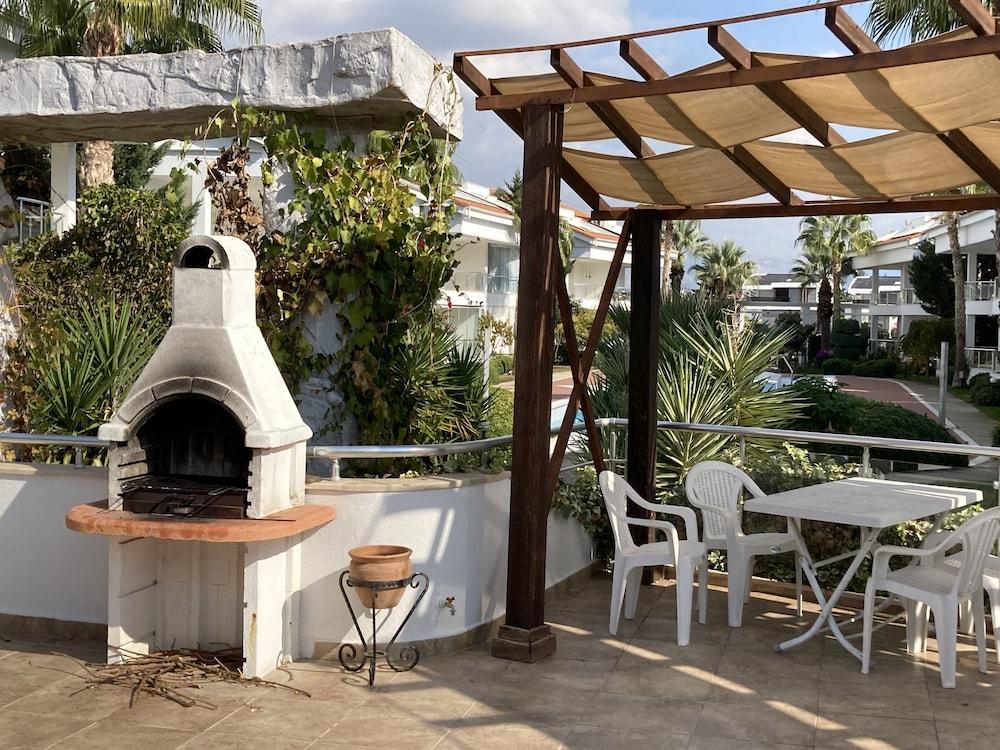 GORGEOUS 2 BED PRIVATE GROUND FLOOR HOME IN ONE OF SIDES MOST EXCLUSIVE COMMUNI — SIDE — фотография отеля №30