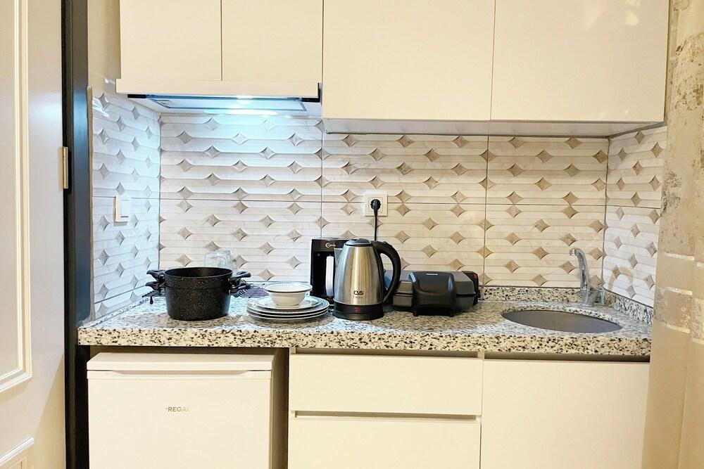 2BR AND 2BATH BALCONY APT IN HEART OF ISATANBUL #3 — ISTANBUL — fotografie hotel nr. 9