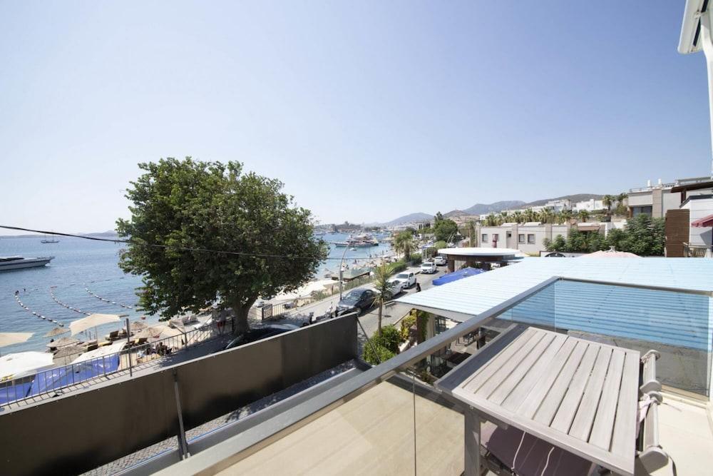 SEAFRONT FLAT WITH BREATHTAKING SEA VIEW IN BODRUM — BODRUM
