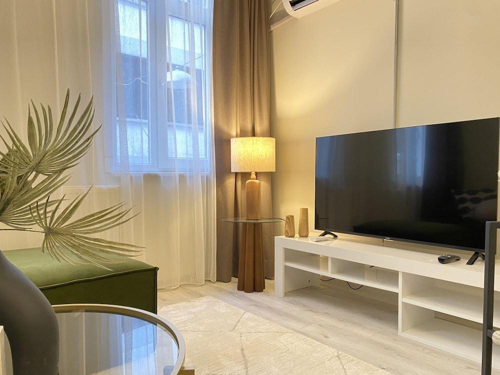 GEM OF GALATA DISCOVER RENOVATED FLAT — ISTANBUL — фотография отеля №2