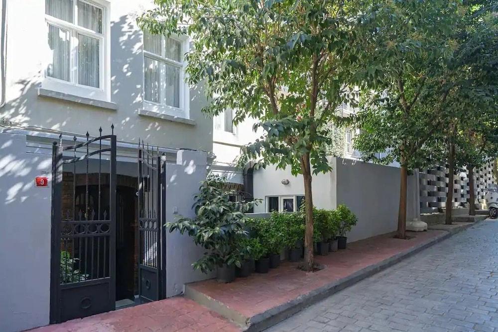 GARDEN FLOOR FLAT IN THE GALATA — ISTANBUL — фотография отеля №11
