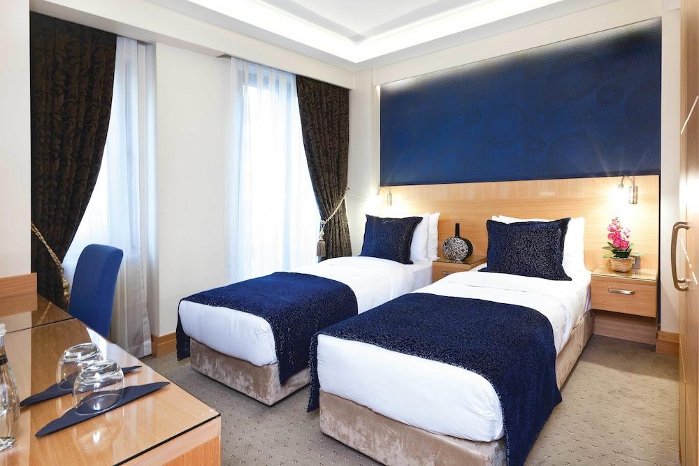EMERALD HOTEL — ISTANBUL