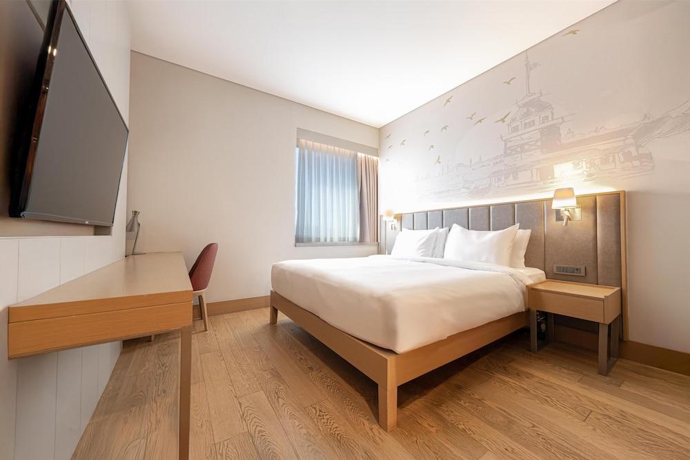 RADISSON HOTEL ISTANBUL HARBIYE — ISTANBUL