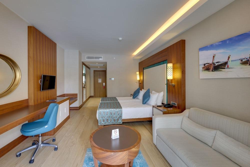 RAMADA HOTEL & SUITES BY WYNDHAM KUSADASI — KUSADASI — fotografie hotel nr. 7